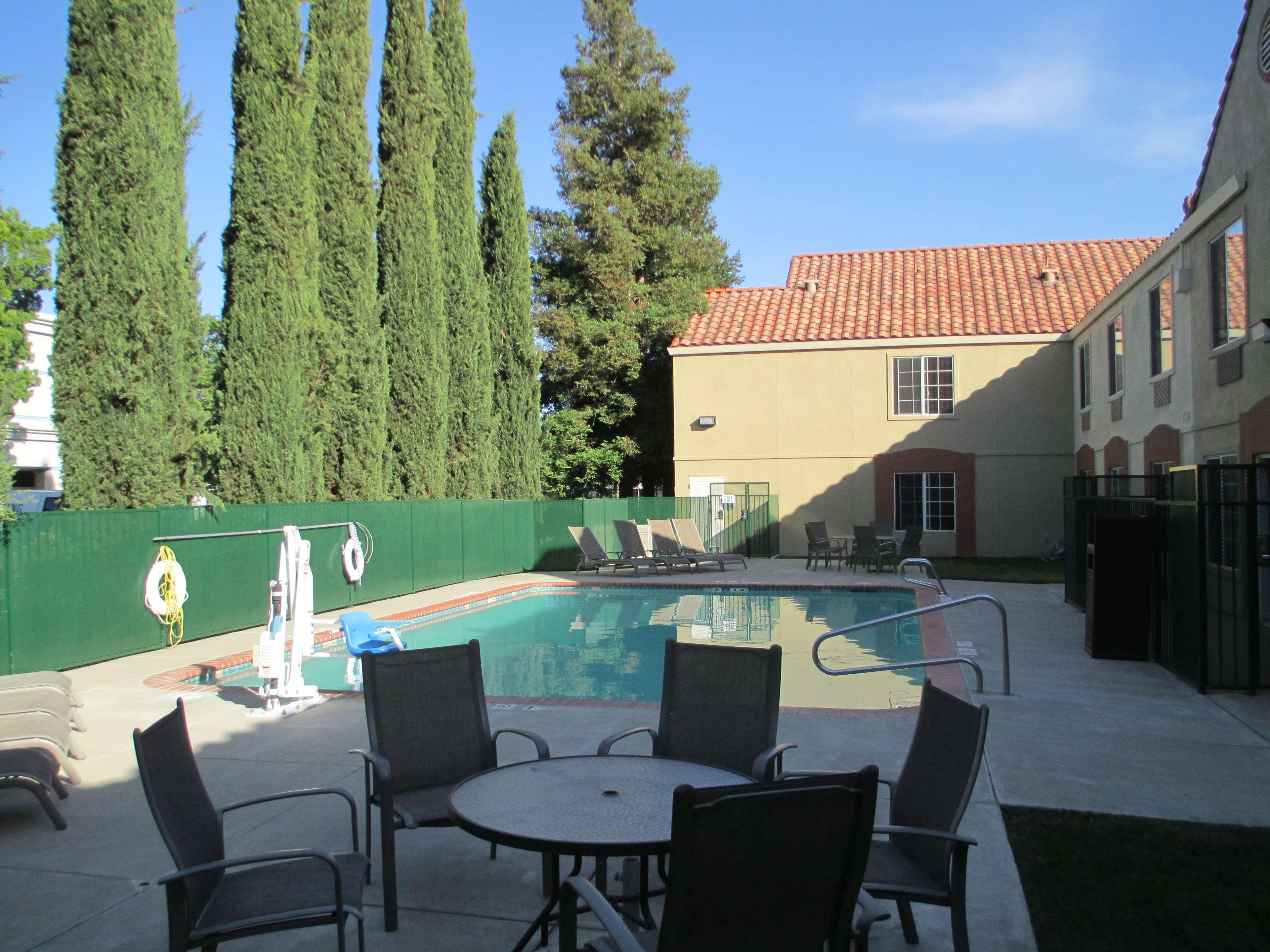 Best Western Brentwood Inn Экстерьер фото