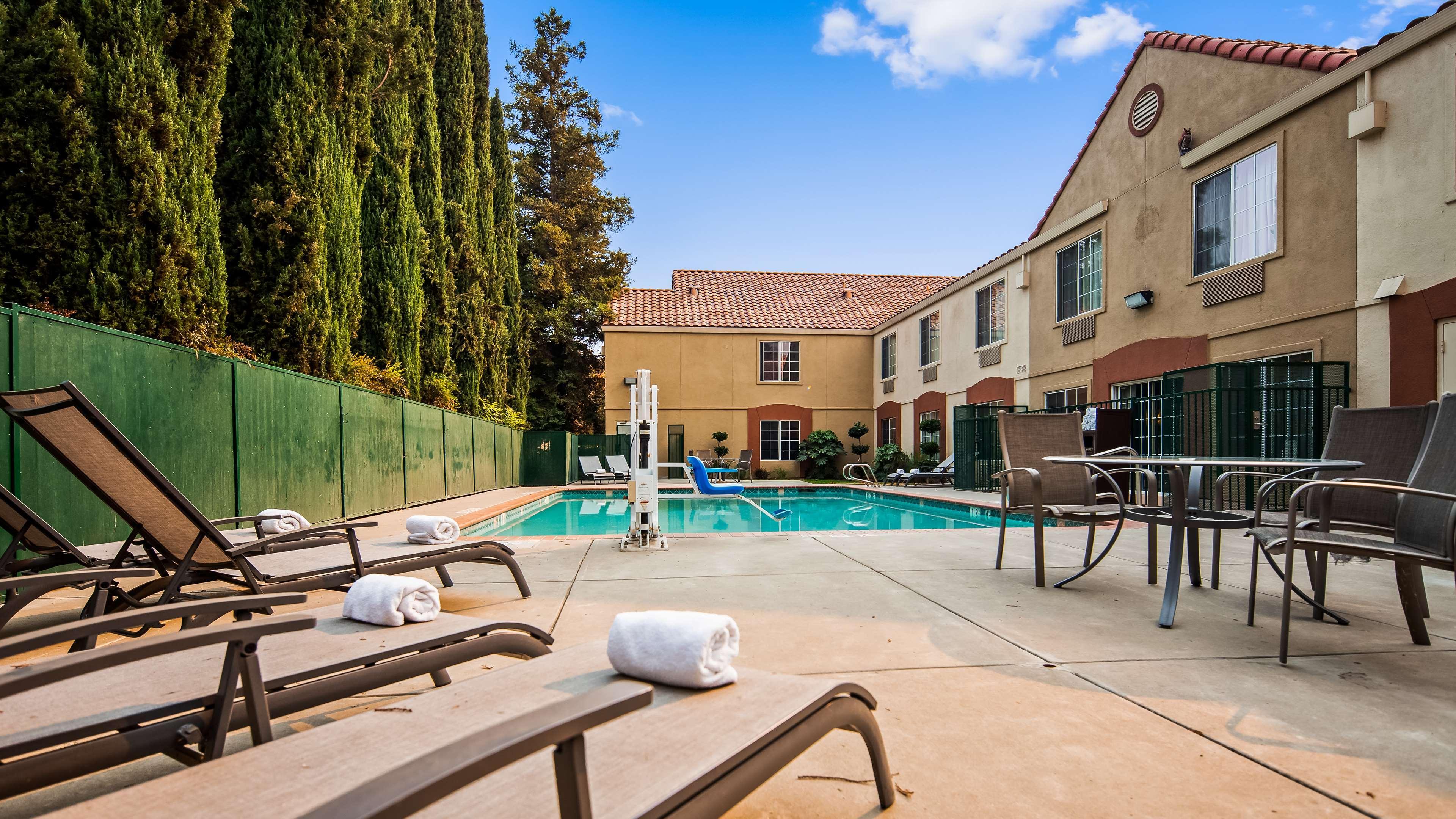 Best Western Brentwood Inn Экстерьер фото